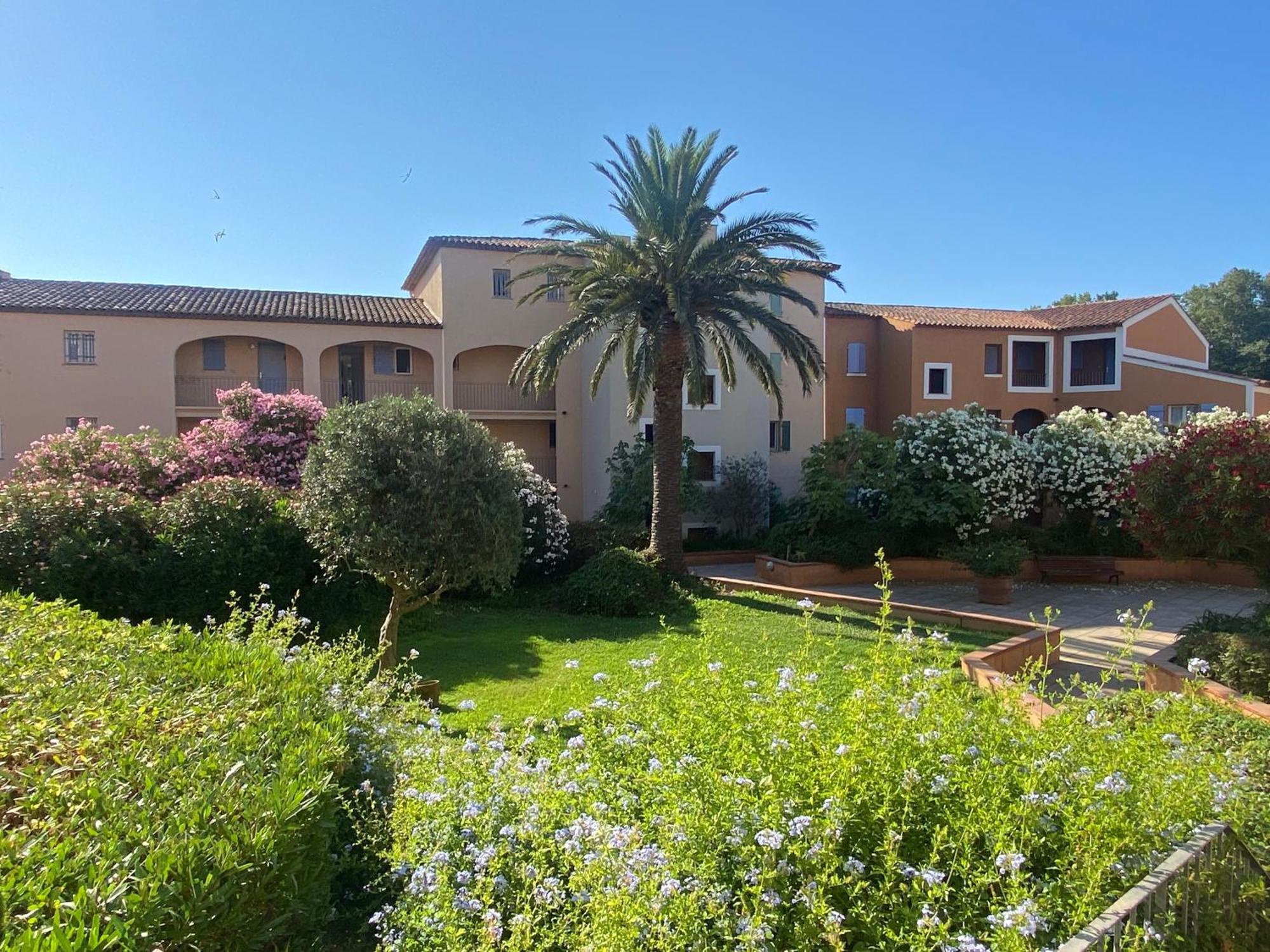 2 Bedrooms, 15 Min Walk To Beach, Ac, Pool & Fiber Internet In A Quiet, Private Gated Domain 5Kms To St Tropez Cogolin Extérieur photo
